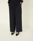 BACK SATIN GATHERED PANTS
