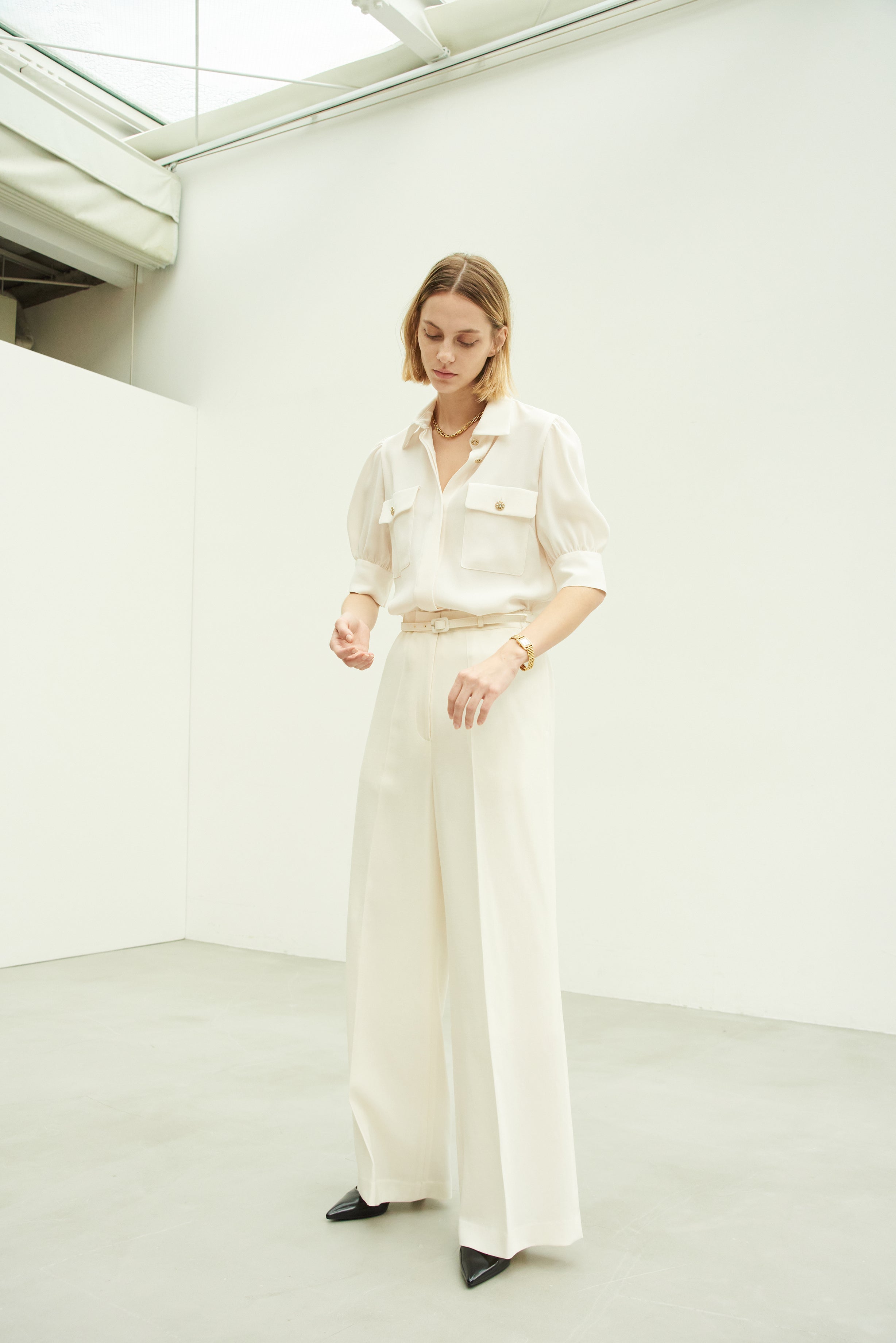 BACK SATIN HALF SLEEVE BIJOU BUTTON BLOUSE – MW