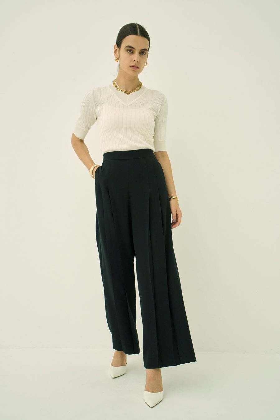 BACK SATIN  W-TUCK PANTS
