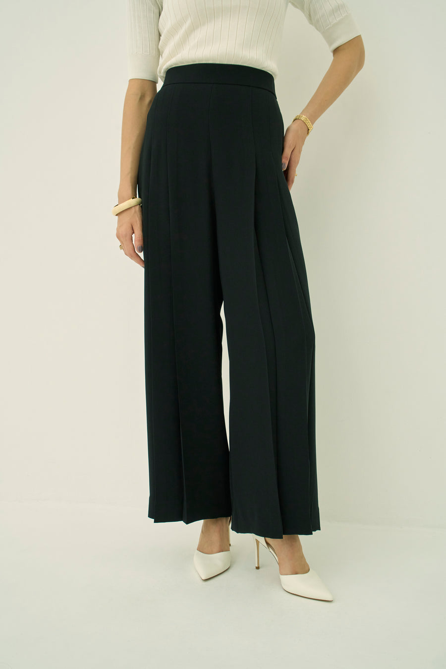 BACK SATIN  W-TUCK PANTS