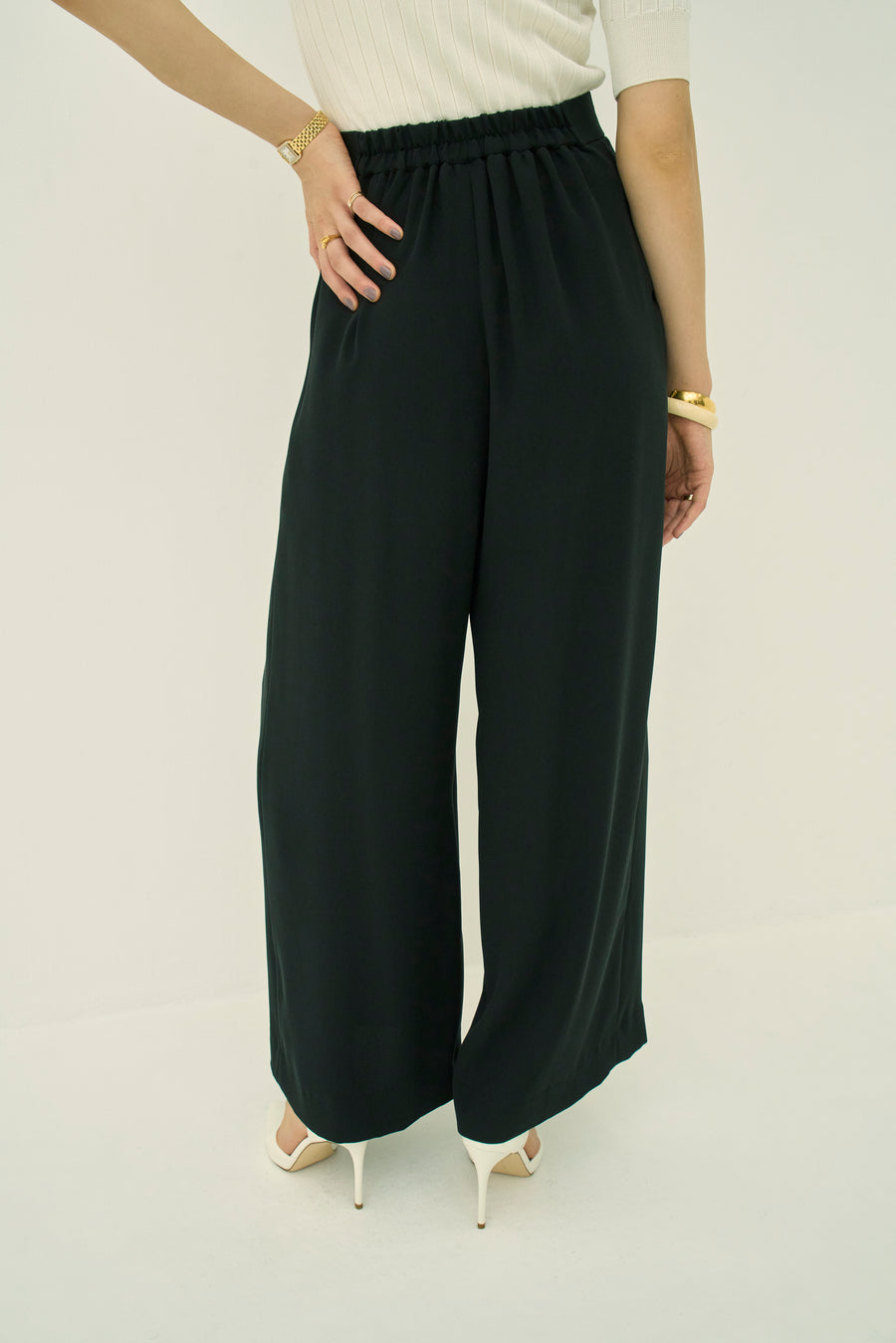 BACK SATIN  W-TUCK PANTS