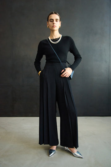 BACK SATIN  W-TUCK PANTS