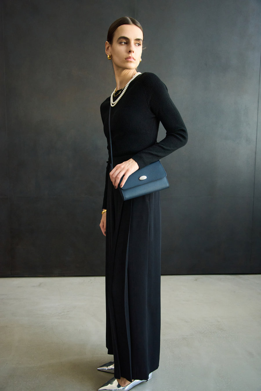BACK SATIN  W-TUCK PANTS