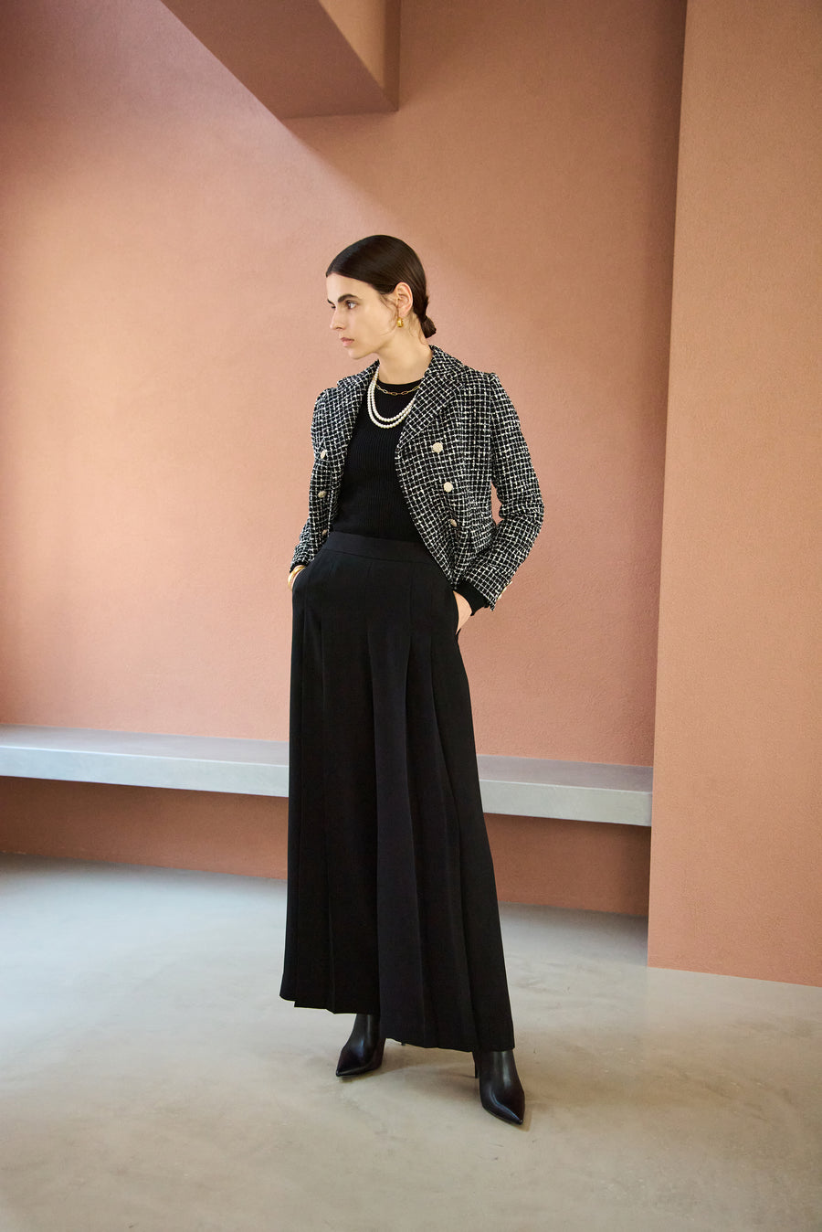 BACK SATIN  W-TUCK PANTS